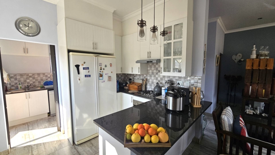 3 Bedroom Property for Sale in Gateway Manor North West